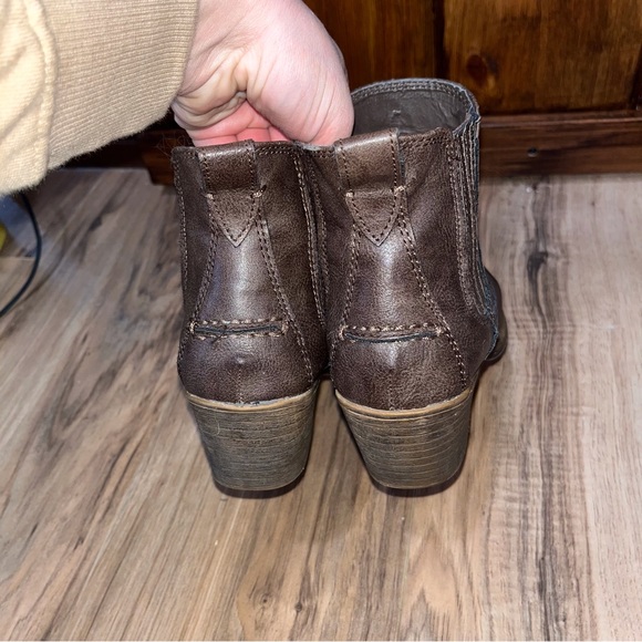 Forever 21 brown heeled fall boots - Picture 3 of 6